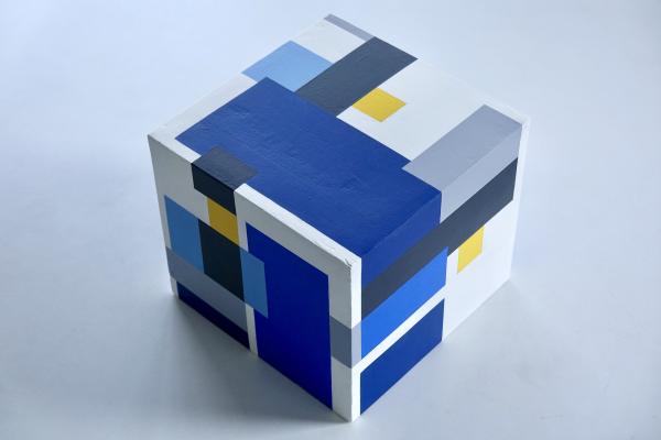nr. 2022-8 b. compositie zonder titel, cubes acryl op hout, 20,5x20,5x18cm.